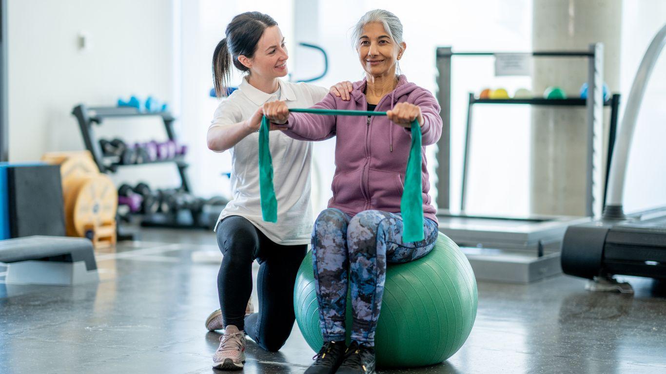 Physiotherapeutin mit Kundin